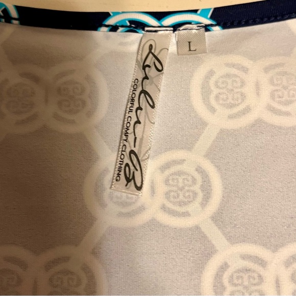 Lulu-B UPF 50+ Cooling Fabric V-Neck Top Navy Chain Link Print Size Large NWT lg - Picture 2 of 8